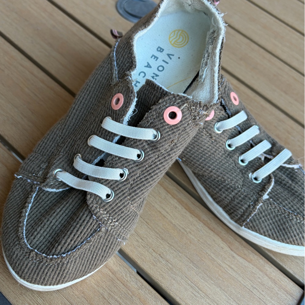 Vionic sneaker 7.5 Shoes in Olive and Pink